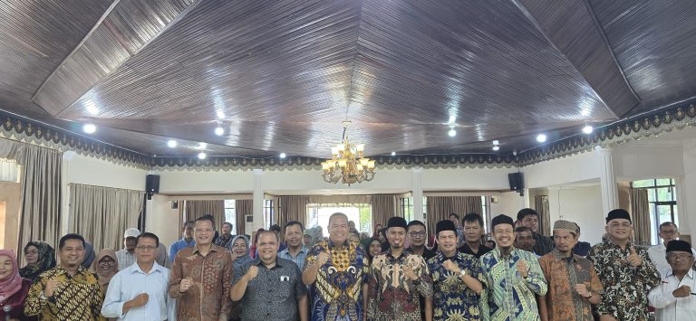 SMAN 2 Pariaman Kukuhkan Alumni, Ketua DPRD Tampil di Barisan Depan