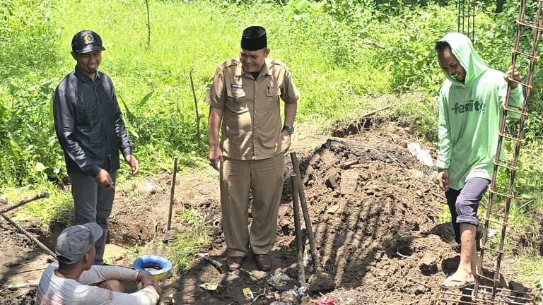 Tak Sekadar Cek Bangunan, Muhajir Muslim Berdialog dengan Warga Saat Monitoring Pokir di Marunggi