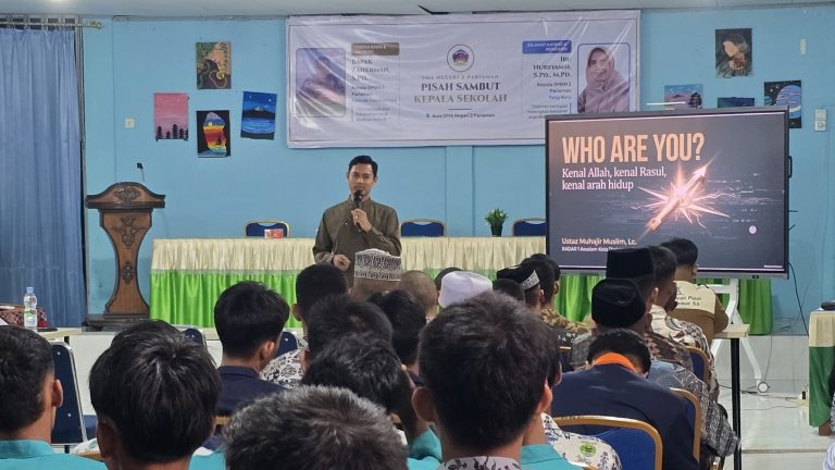 Muhajir Muslim Ajak Pelajar Pariaman Menjawab Pertanyaan “WHO ARE YOU?”